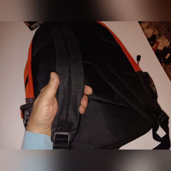 LARGE BASKETBALL BACKPACK BLACK/BLUE MEASURES 16 X 12". - Picture 6 of 7